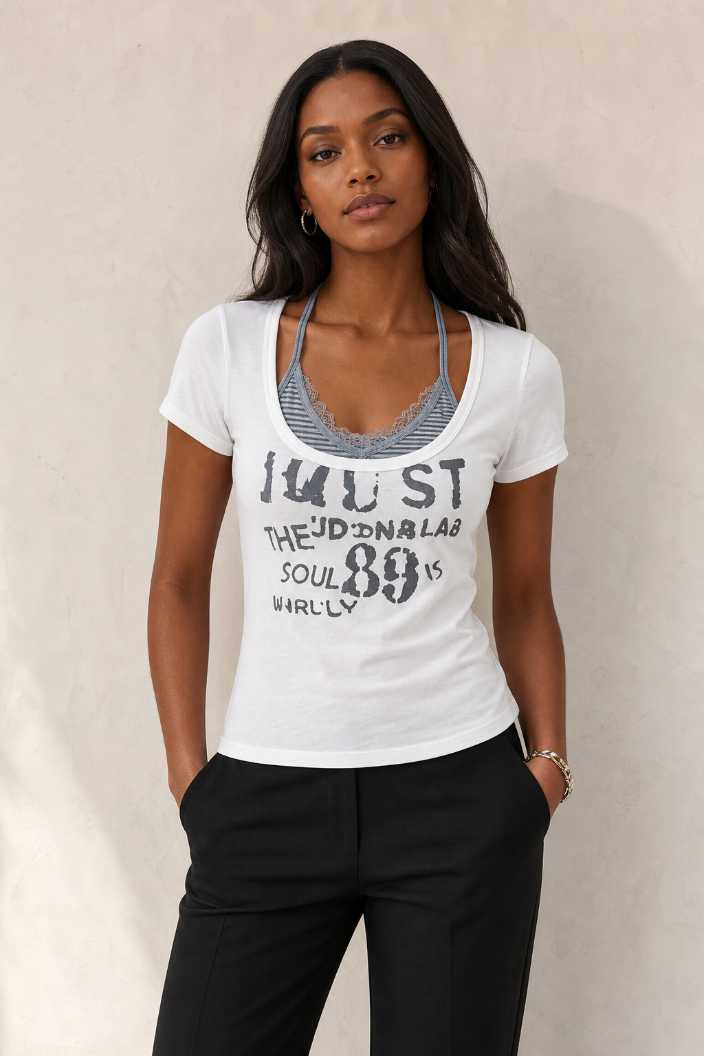 T-shirt Slim con Stampa Lettering e Scollo Ampio