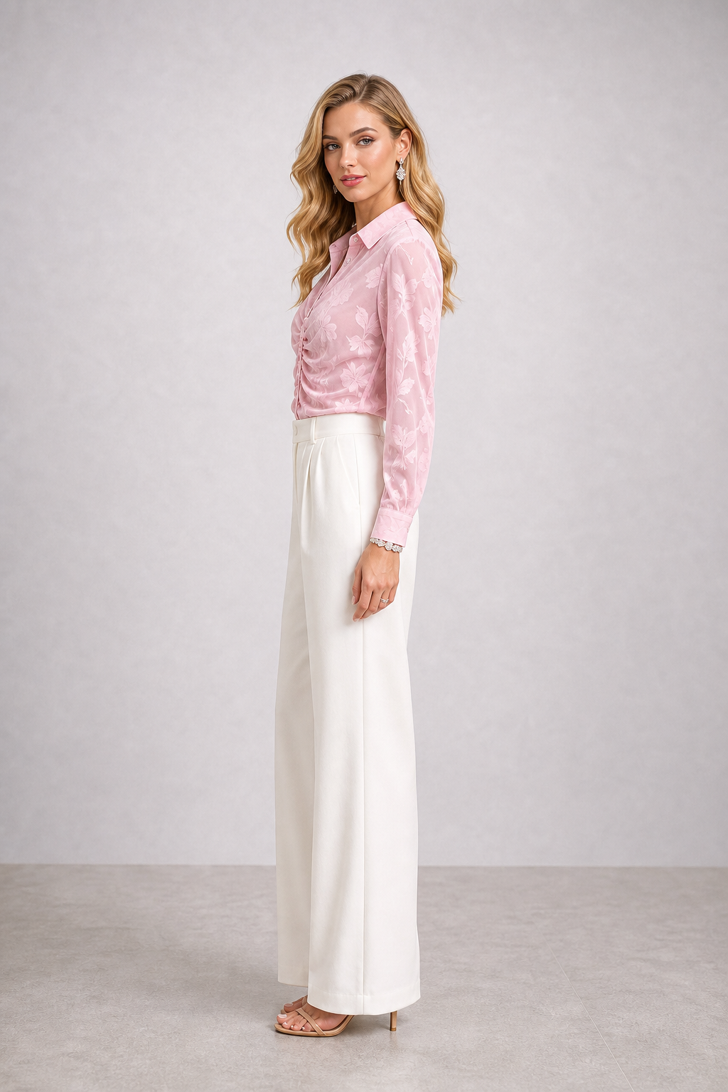 Camicia in organza floreale con arricciatura frontale