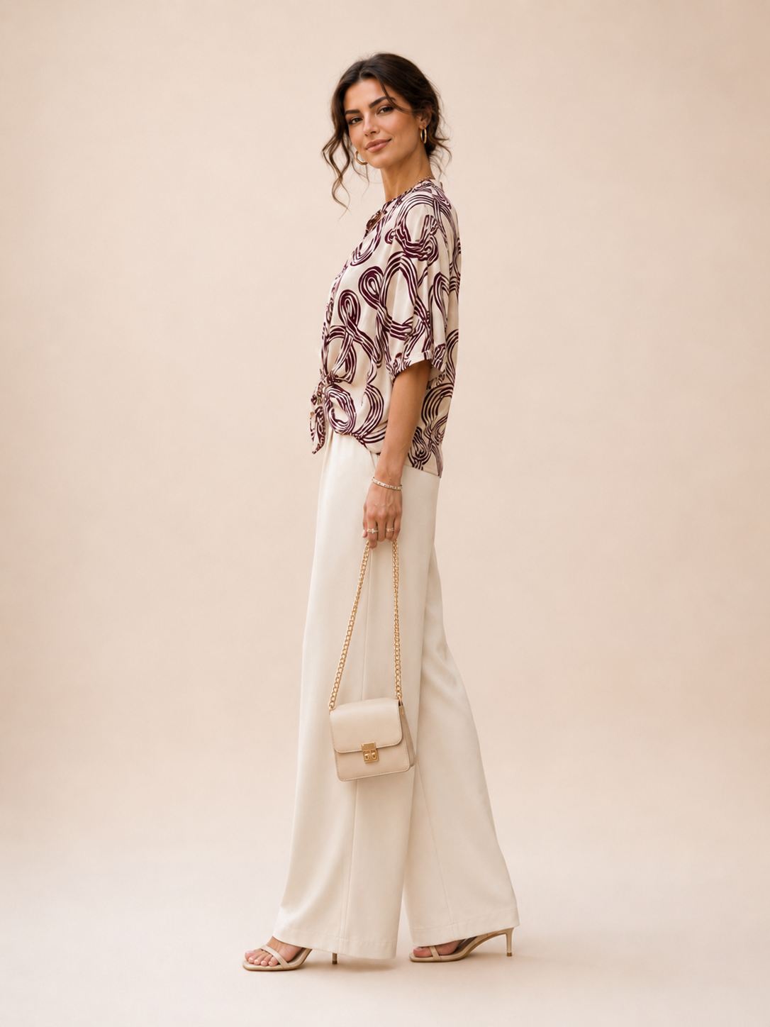Blusa corta con stampa astratta e nodo frontale
