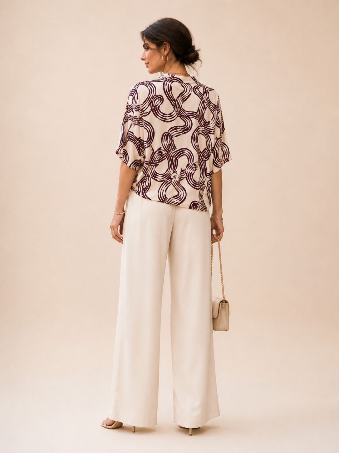 Blusa corta con stampa astratta e nodo frontale