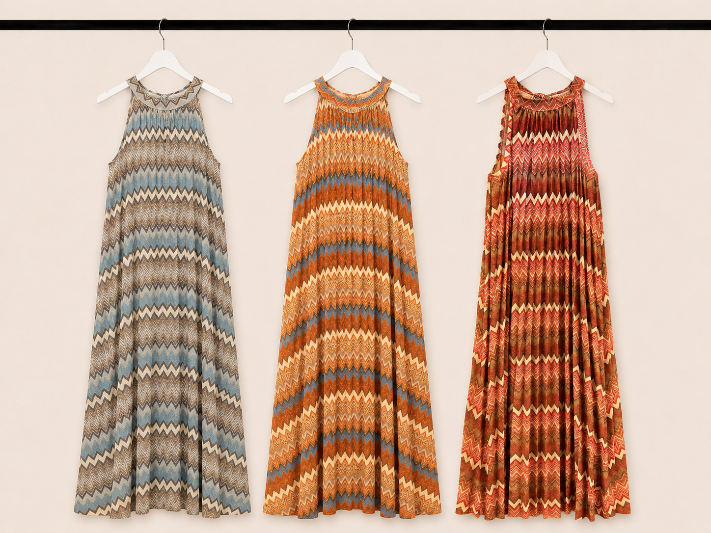 Abito Lungo Smanicato con Fantasia Chevron e Linea Fluida