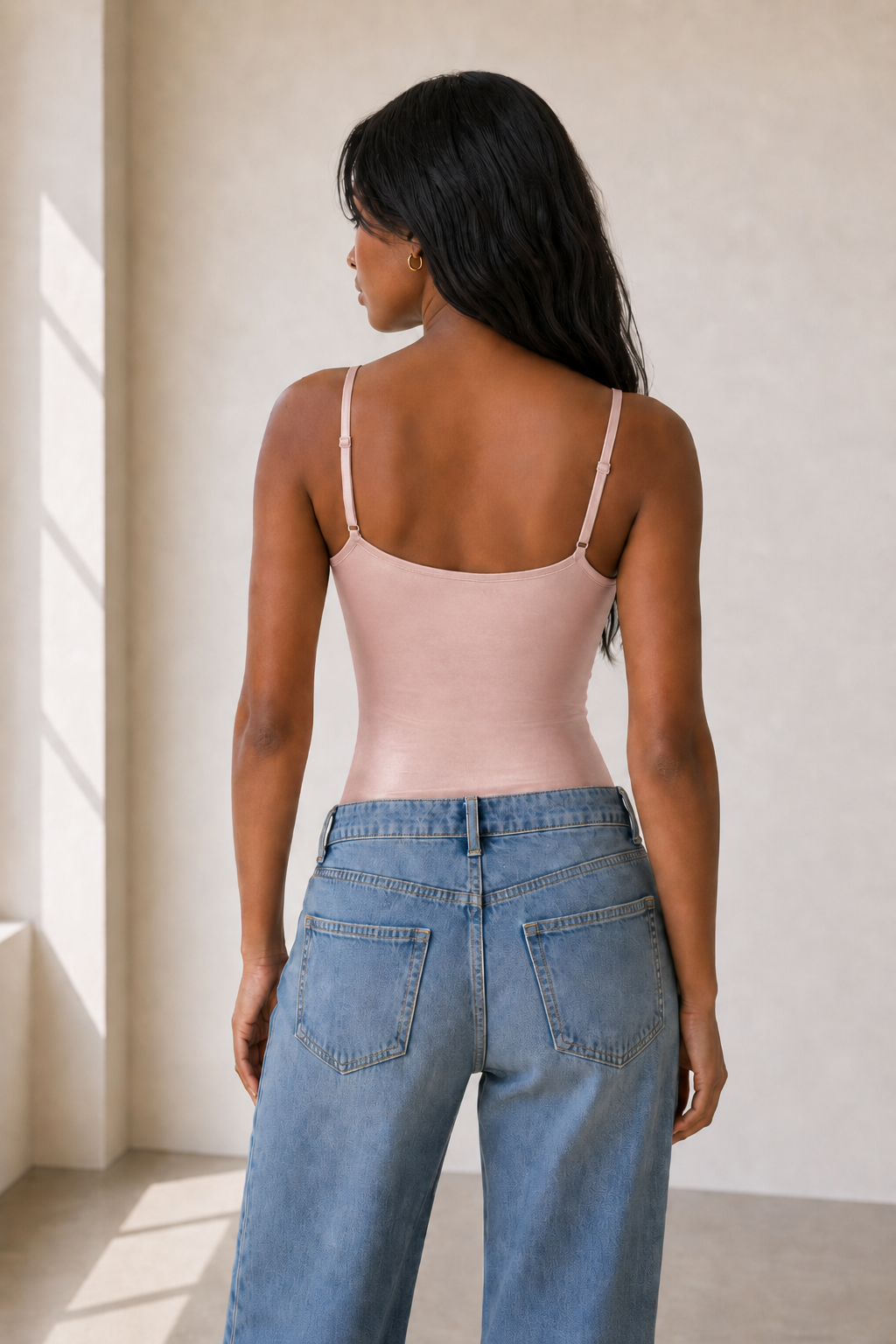 Body con spalline sottili e dettagli in pizzo