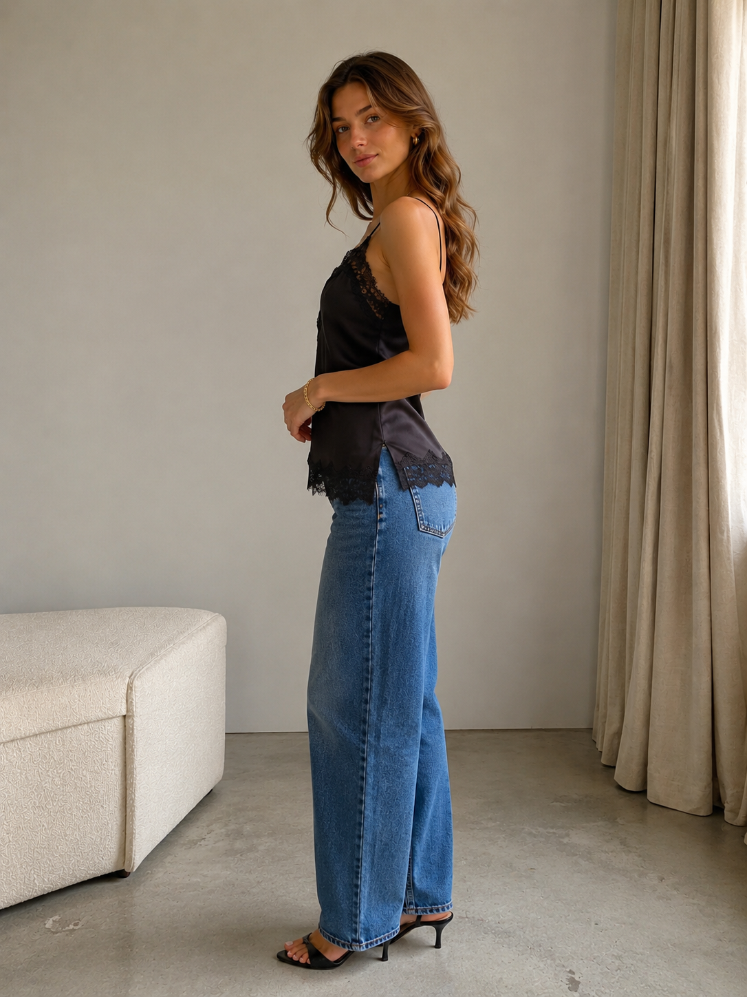 Top Satin Effetto Seta con Pizzo Asimmetrico