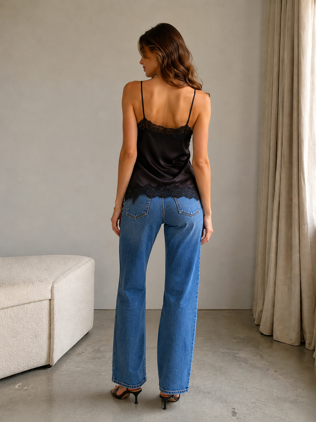 Top Satin Effetto Seta con Pizzo Asimmetrico