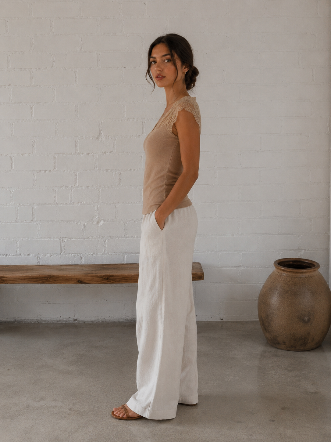 Top a Coste con Scollo in Pizzo e Maniche in Pizzo