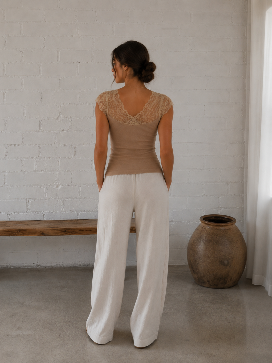 Top a Coste con Scollo in Pizzo e Maniche in Pizzo