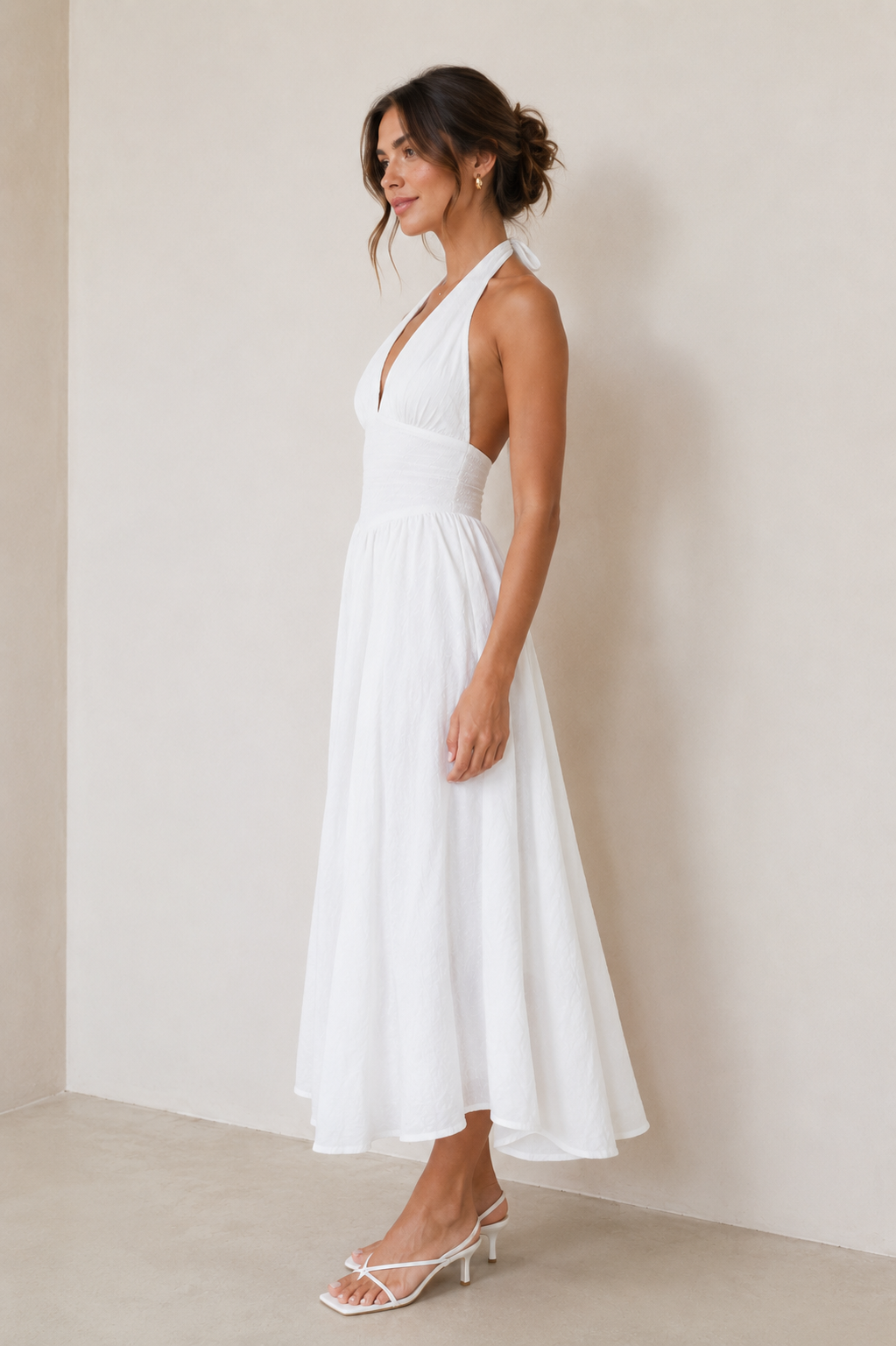 Abito Midi Halter Bianco con Schiena Scoperta