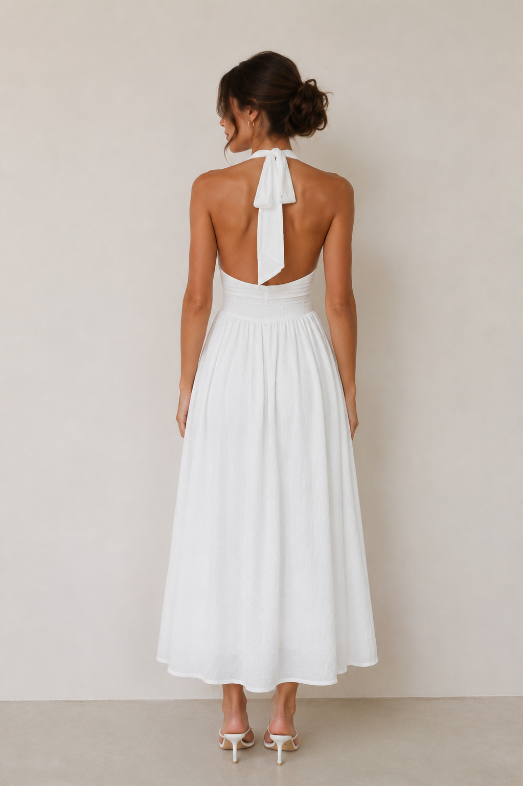 Abito Midi Halter Bianco con Schiena Scoperta