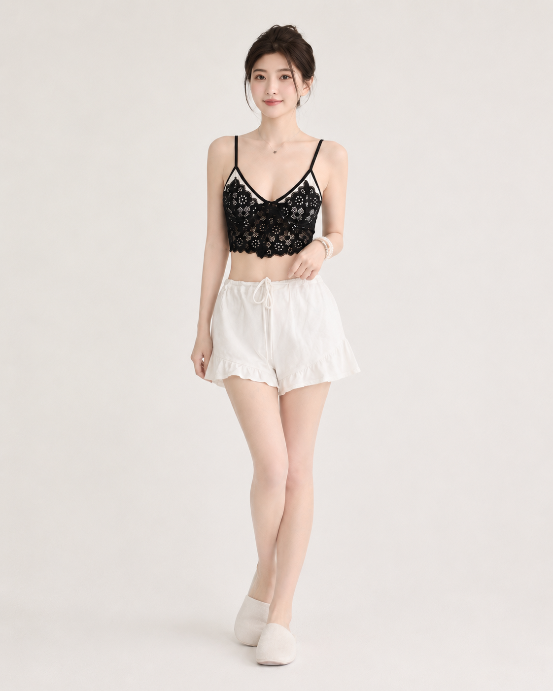 Top Crop in Pizzo Floreale Nero con Coppe