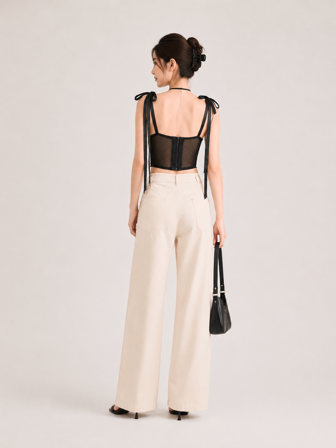 Corsetto Nero in Tulle con Rose 3D e Spalline Fiocco