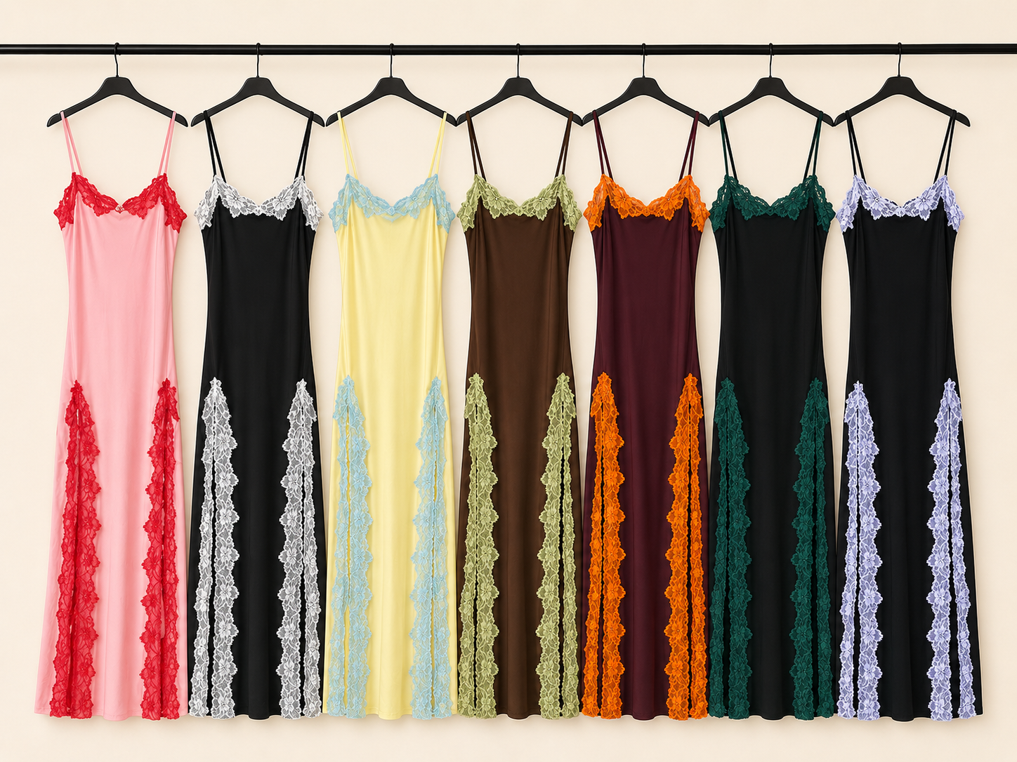 Abito Lungo con Spalline Sottili e Inserti in Pizzo