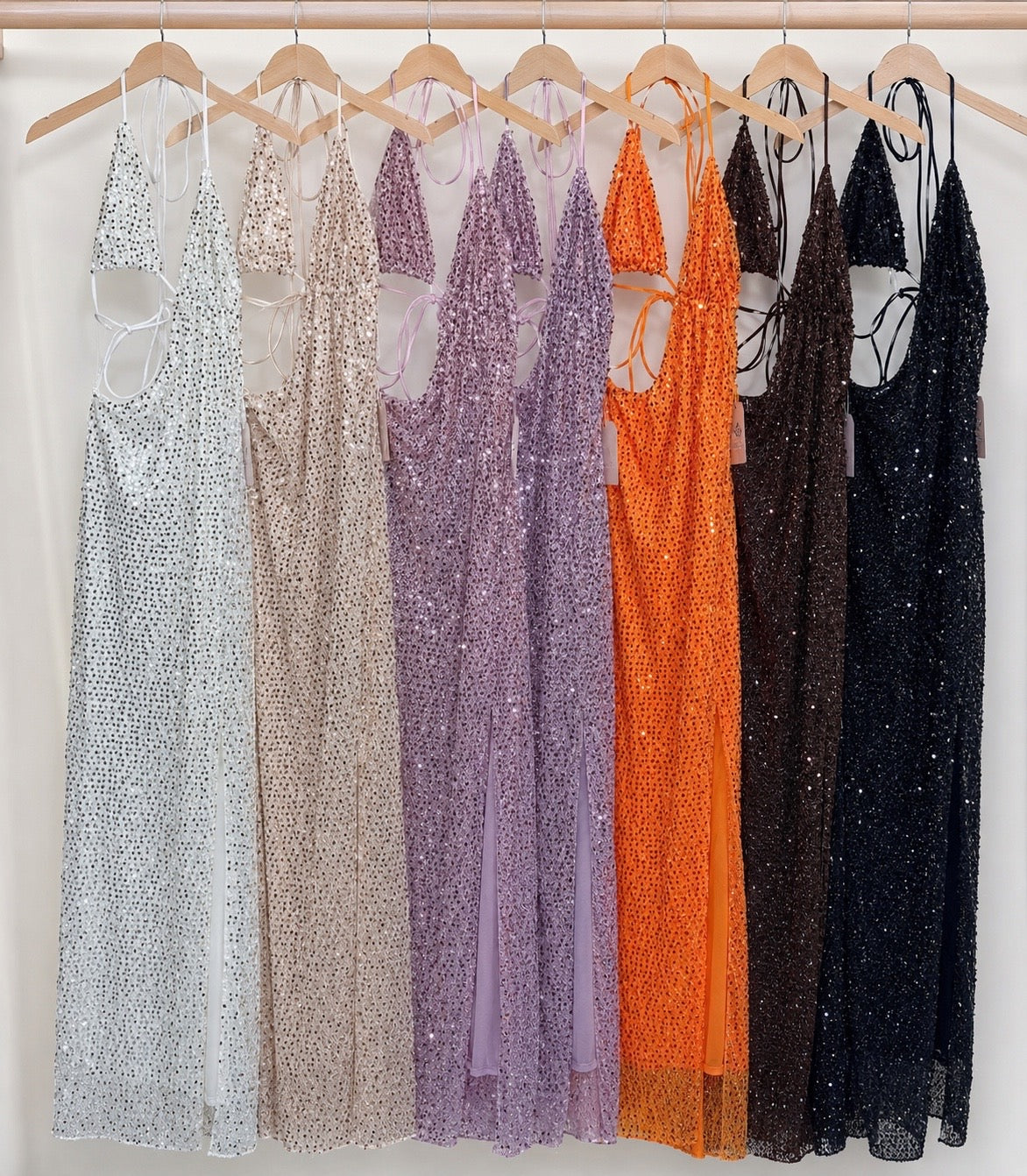 Abito Lungo con Paillettes e Scollo Drappeggiato