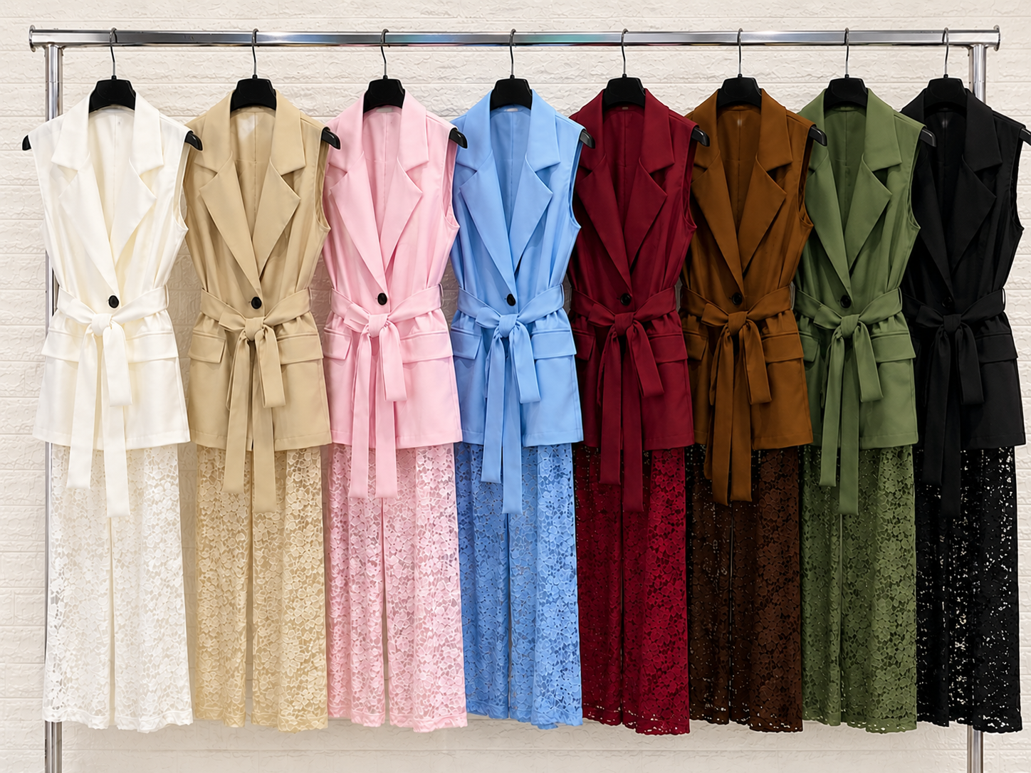 Completo con Gilet Smanicato e Pantalone in Pizzo
