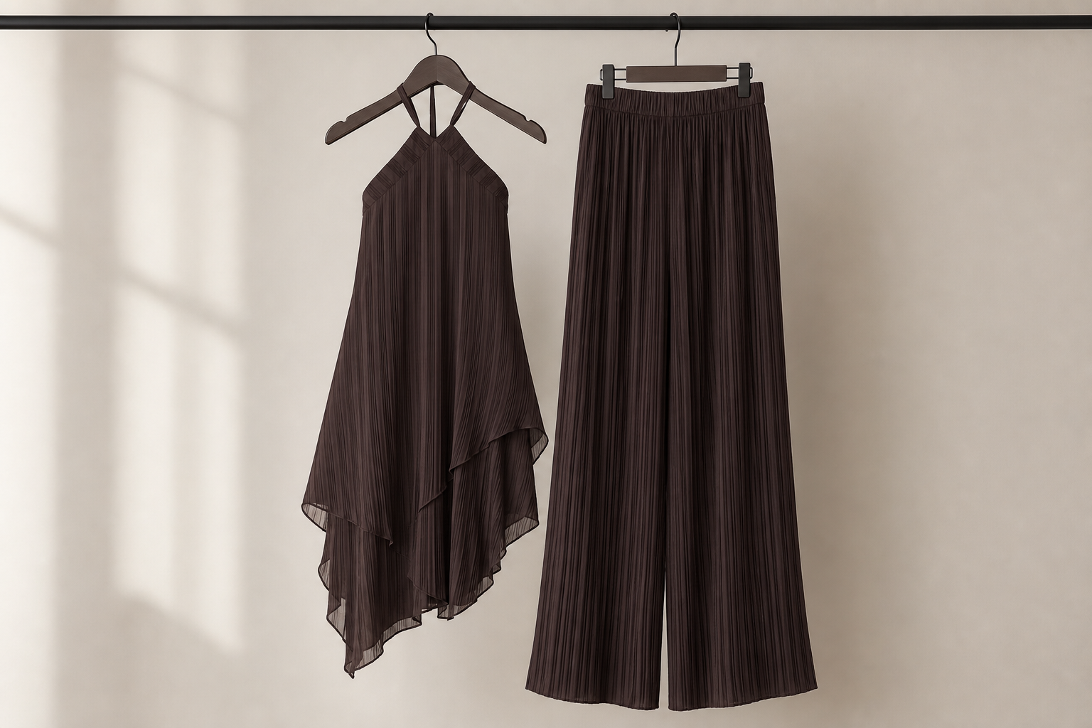 Completo Plissé con Top Halter e Pantalone Palazzo